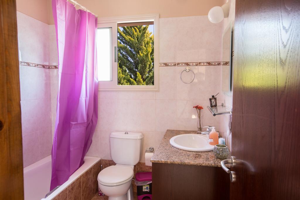 Sunny Coast Villa 아이아 나파 외부 사진